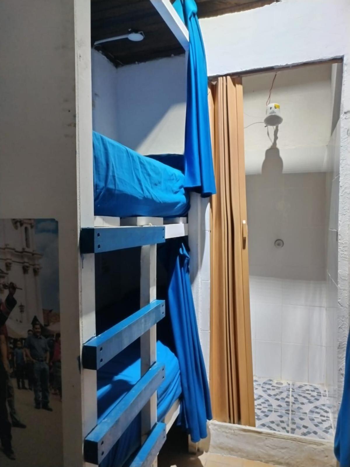 Kamazoztz Hostel And Travel アンティグア・グアテマラ エクステリア 写真